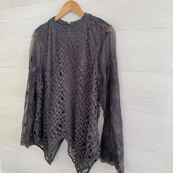 Black Lace Long-Sleeve Blouse - Picture 4 of 7